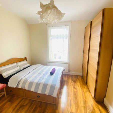 Entire 4 Bedroom House - Ev Point & Free Parking Liverpool Exterior foto