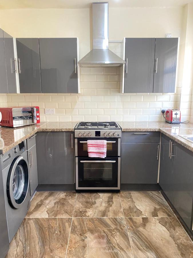 Entire 4 Bedroom House - Ev Point & Free Parking Liverpool Exterior foto