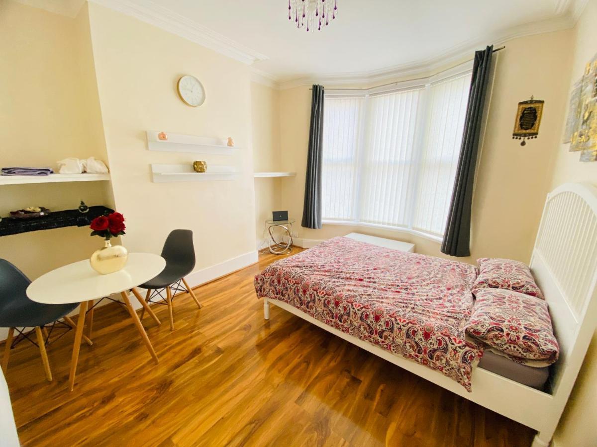 Entire 4 Bedroom House - Ev Point & Free Parking Liverpool Exterior foto