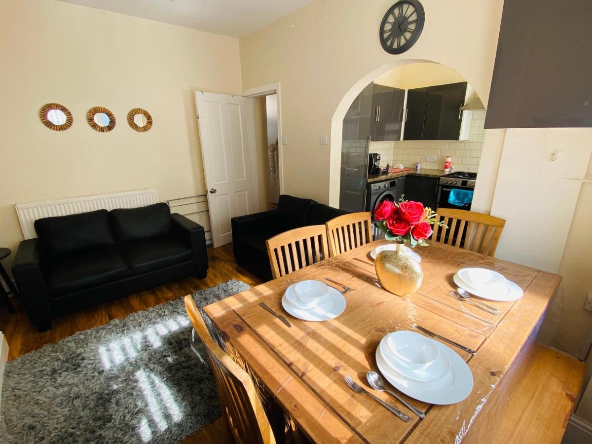 Entire 4 Bedroom House - Ev Point & Free Parking Liverpool Exterior foto